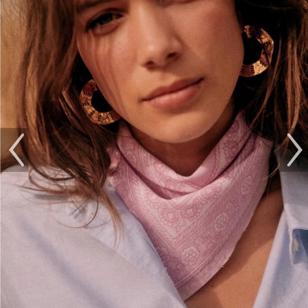 NWT Sezane Gaston Lilac scarf. 20” CUTE and versatile! Purple, lavender